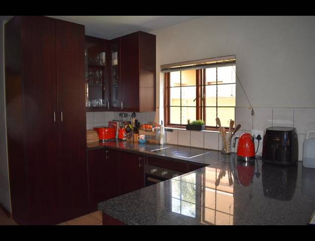 3 BEDROOM HOUSE FOR SALE IN SINOVILLE